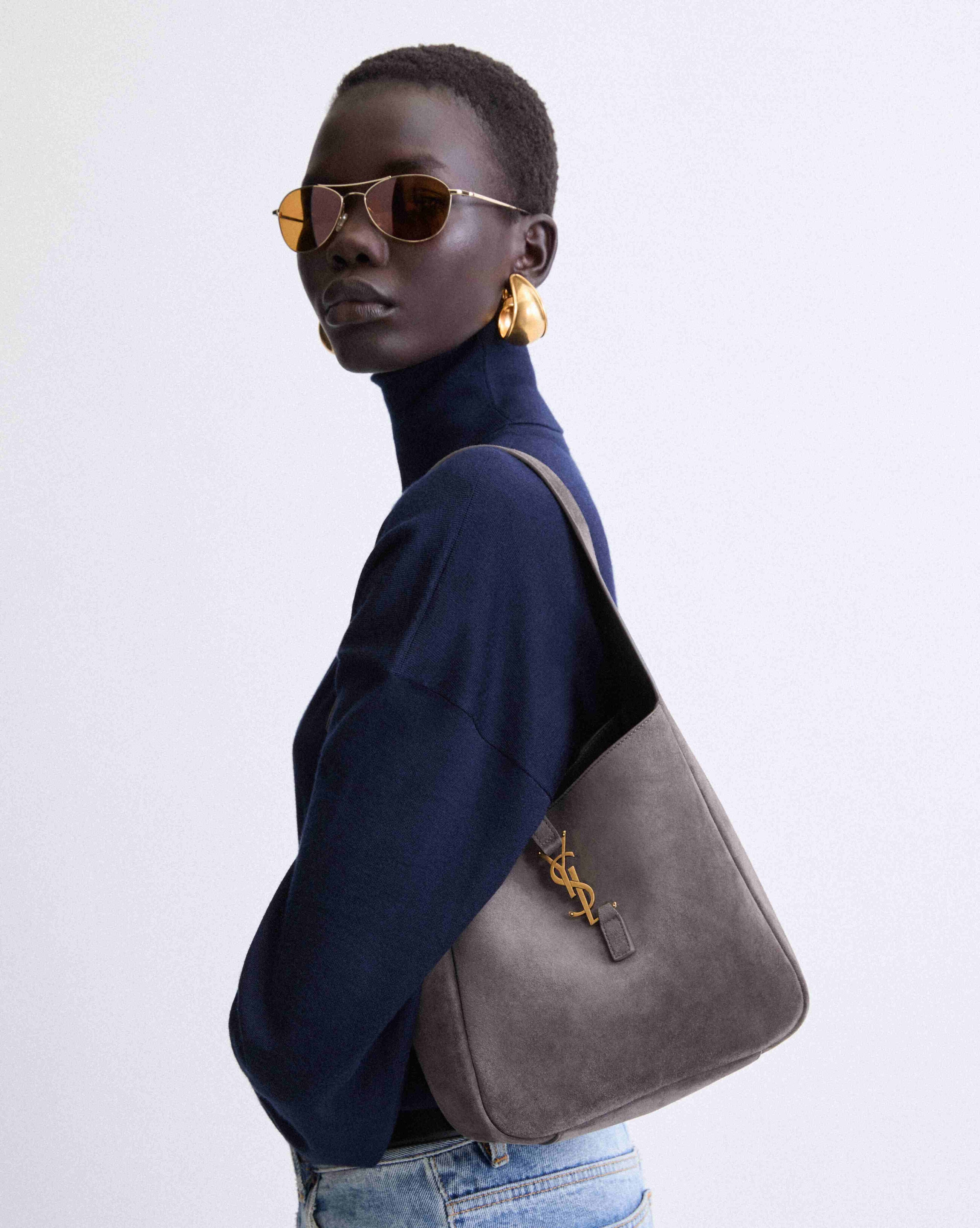 LE 5 À 7 supple small in suede