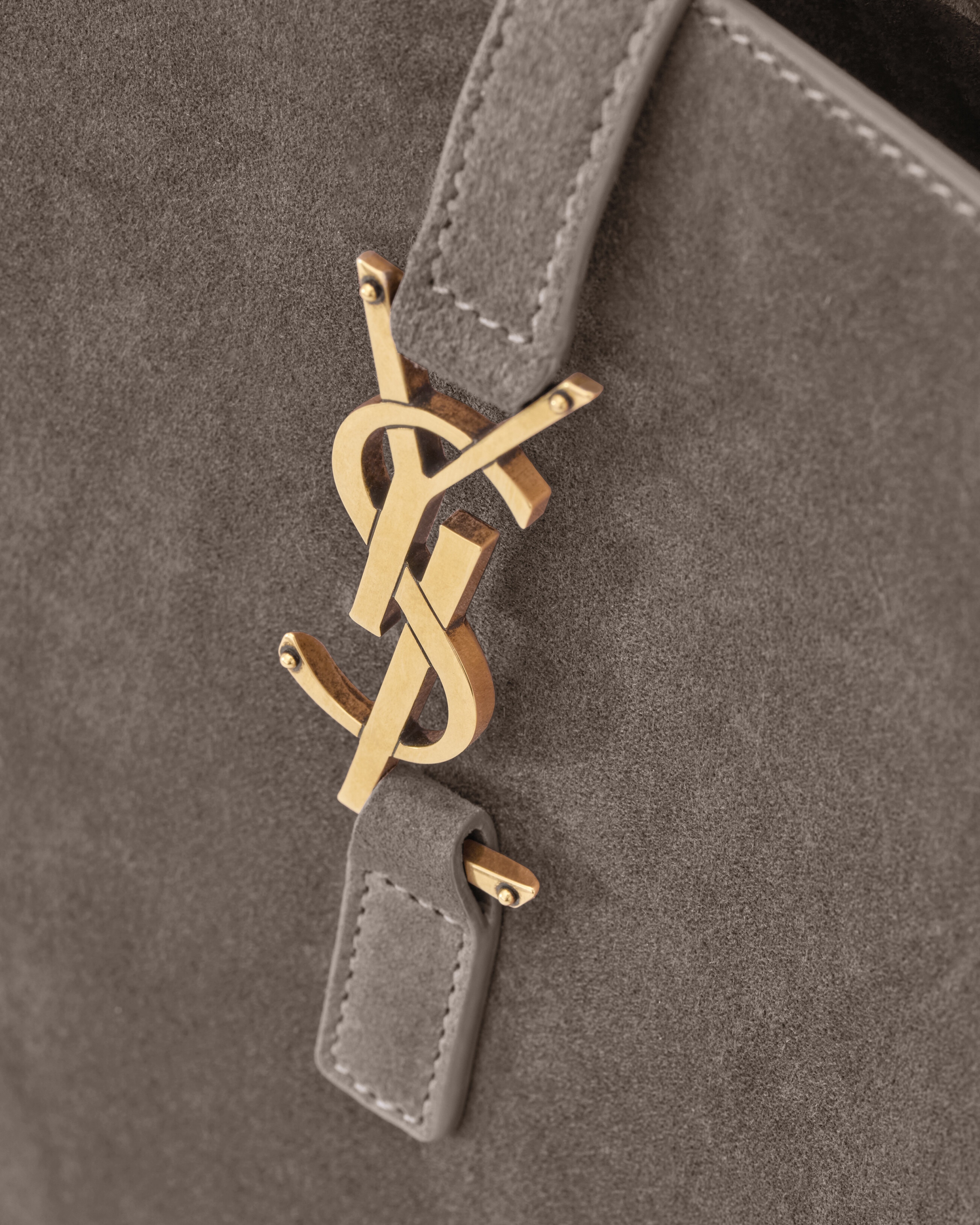 LE 5 À 7 supple small in suede