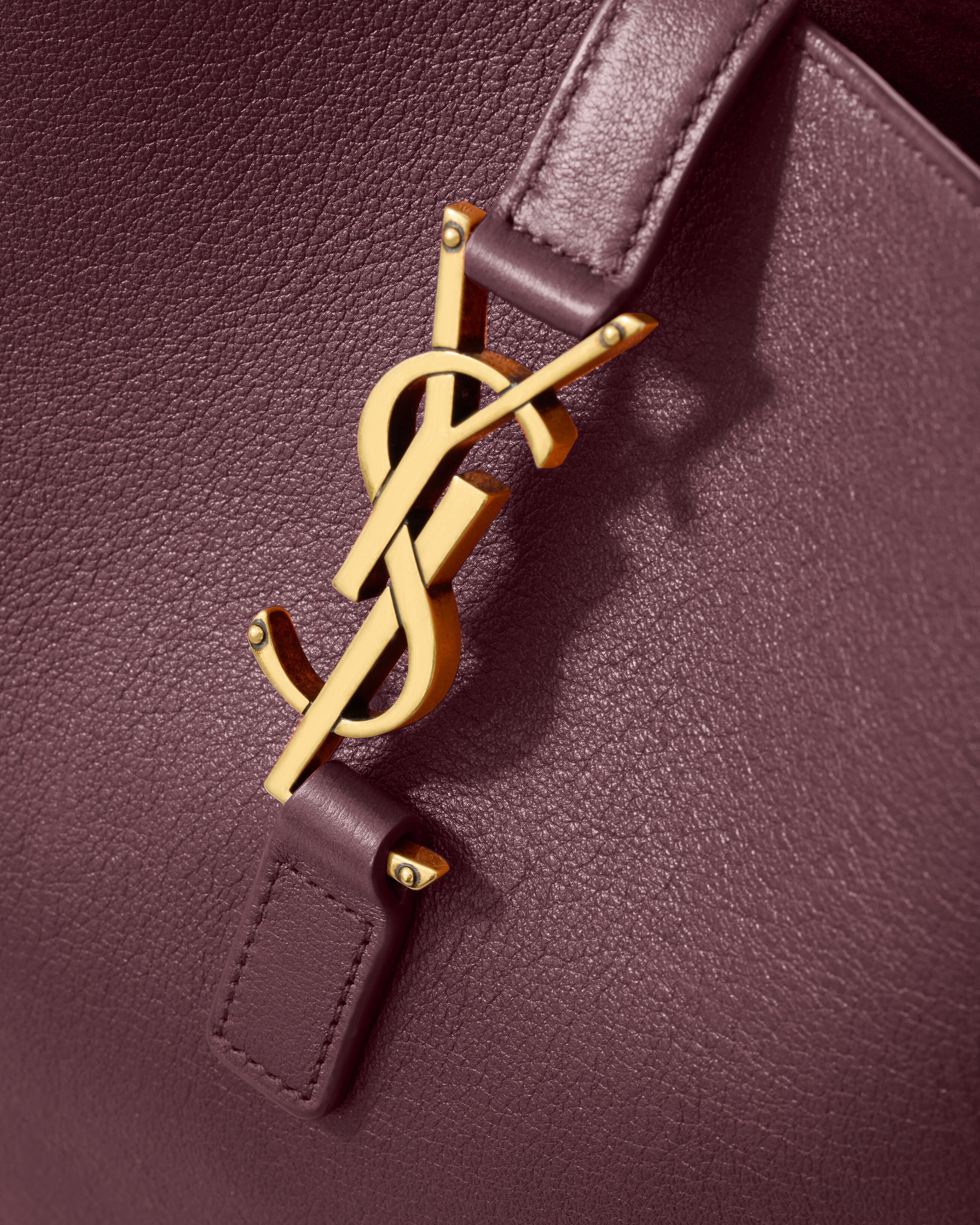 LE 5 À 7 supple large in grained leather