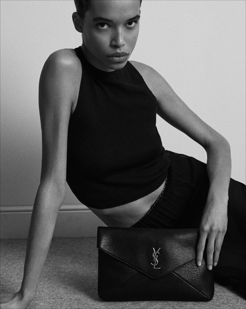 CASSANDRE large envelope pouch in raffia