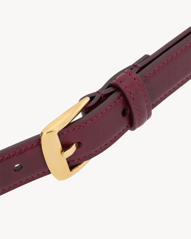 trapezoid thin belt in grained leather