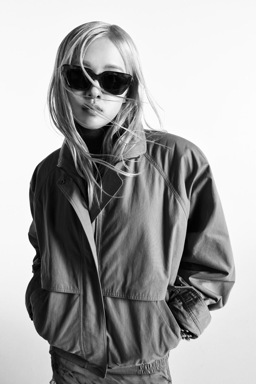 Women Campaign > Fall/Winter 25 > Single 4